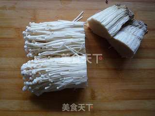  豆豉辣酱拌金针菇的做法步骤：3