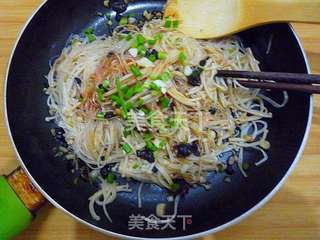  豆豉辣酱拌金针菇的做法步骤：11