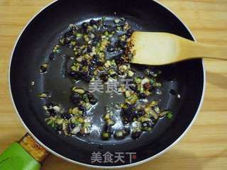  豆豉辣酱拌金针菇的做法步骤：8