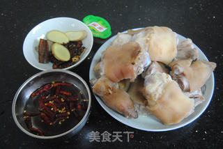 五香焖猪手的做法步骤：2
