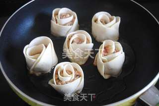 香菇猪肉锅贴的做法步骤:8