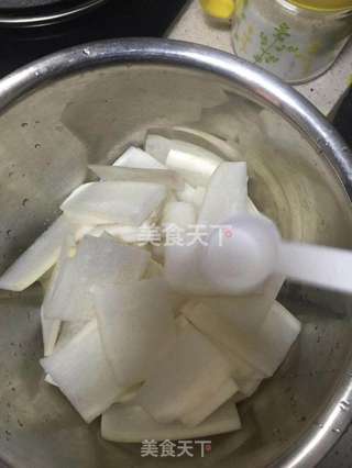 老醋辣萝卜的做法步骤:2