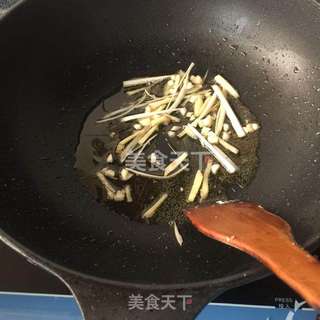 鱼香肉丝的做法步骤:2