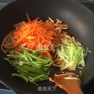 鱼香肉丝的做法步骤:4