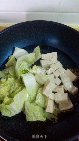 白菜炖豆腐的做法步骤:4