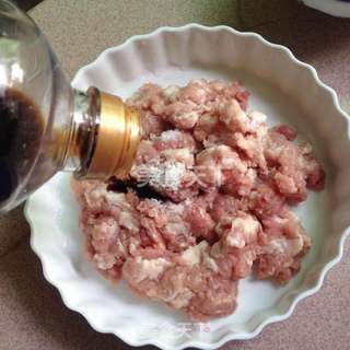 咸鱼蛋黄蒸肉饼的做法步骤:3