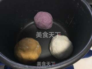 彩色绣球馒头的做法步骤：2