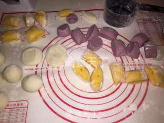 彩色绣球馒头的做法步骤:4