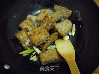 豆豉辣酱烧带鱼的做法步骤:7