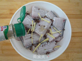 豆豉辣酱烧带鱼的做法步骤:3