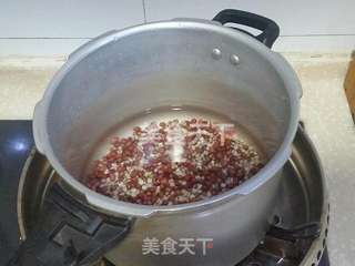 薏米红豆汤的做法步骤:2