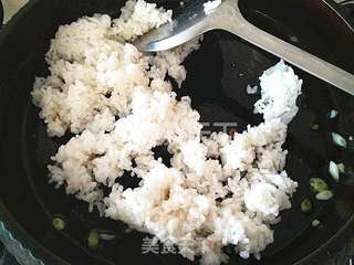 【酱油炒饭】的做法步骤:5