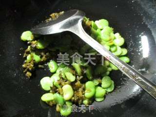 雪菜虾仁蚕豆羹 的做法步骤：4