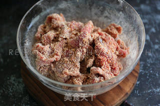 粉蒸牛肉的做法步骤：7