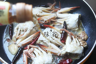 爆炒香辣蟹的做法步骤:5