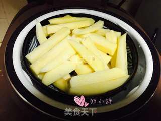 香酥土豆条的做法步骤:2