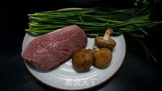 韭菜肉酱面------天凉好个秋的做法步骤：1