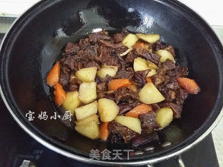 土豆烧牛腩的做法步骤:13