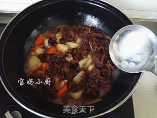 土豆烧牛腩的做法步骤:12