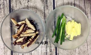 “餐桌上的营养师”之话梅香菇蒸鳕鱼#肉肉厨的做法步骤:2