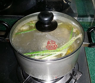 草仔鸡汤的做法步骤:4