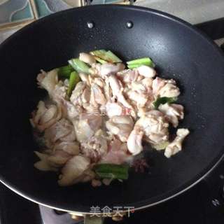 小鸡炖蘑菇的做法步骤:4