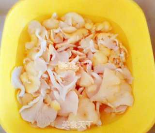黄蘑打卤面的做法步骤:5