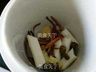 枫斗炖鸽的做法步骤：2