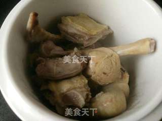 枫斗炖鸽的做法步骤：4