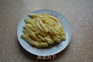 玉米笋炒肉的做法步骤：2