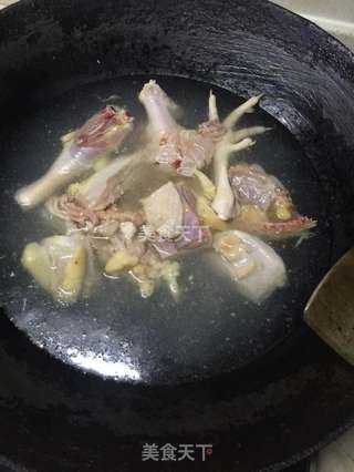 椰子板栗煲鸡的做法步骤:4