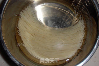 麻辣米线的做法步骤：1