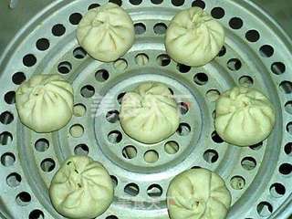 香菜鲜肉包的做法步骤：11