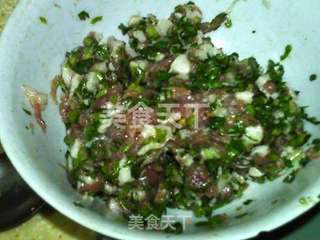 香菜鲜肉包的做法步骤：6