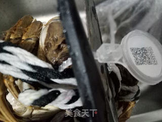 清蒸大闸蟹的做法步骤:2