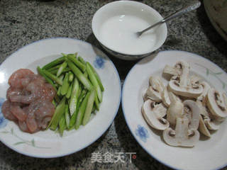 虾仁芦笋蘑菇羹 的做法步骤：1
