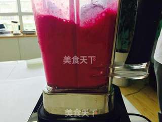 鲜榨火龙果汁的做法步骤:3