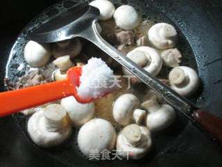 小鸡炖蘑菇 的做法步骤：8