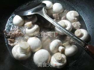 小鸡炖蘑菇 的做法步骤：6