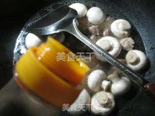 小鸡炖蘑菇 的做法步骤：7