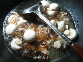 小鸡炖蘑菇 的做法步骤：9