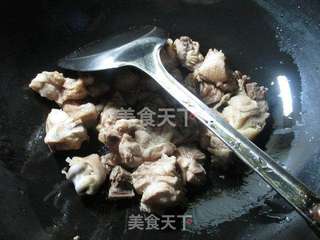 小鸡炖蘑菇 的做法步骤：2