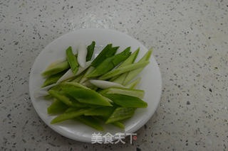 回锅肉的做法步骤：4