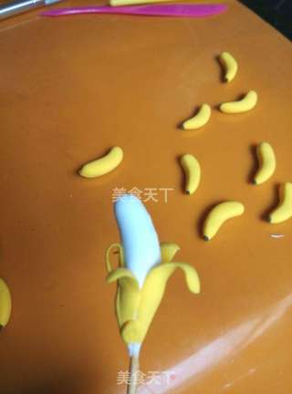 #柏翠大赛#猴赛雷翻糖杯蛋糕的做法步骤:12