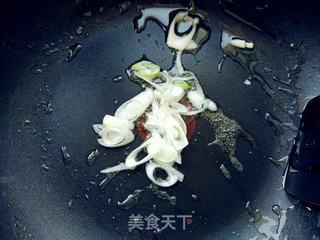 辣白菜炒五花肉的做法步骤:2