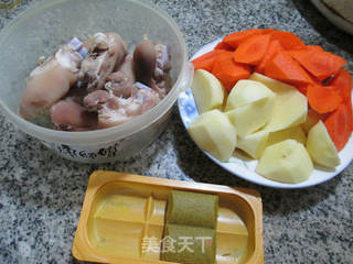 咖喱猪蹄 的做法步骤：1