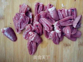 孜然炒鸡心的做法步骤:3