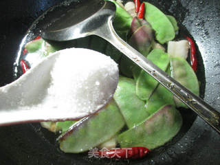 五花肉金针菇炖扁豆的做法步骤：8