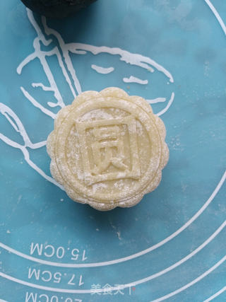 #柏翠大赛#豆沙馅月饼的做法步骤:8