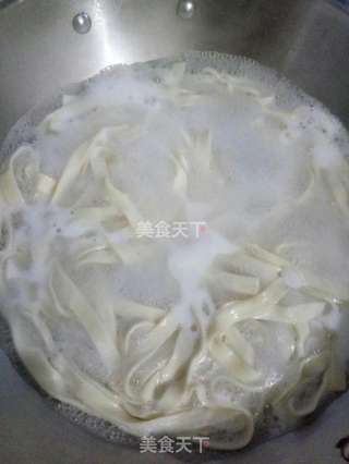 简易油泼面的做法步骤:2